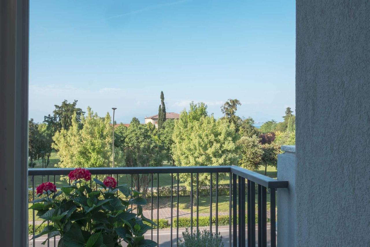 By The Lake Apartments - Smart Desenzano del Garda Luaran gambar